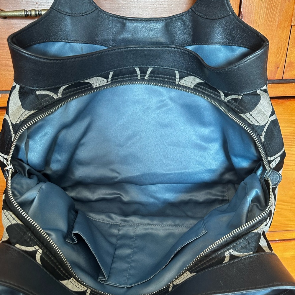 Coach Lexi Black & Gray Signature Jacquard Leather - Picture 4 of 5